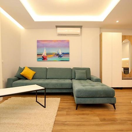 T2 City Apartments Vlorë Esterno foto
