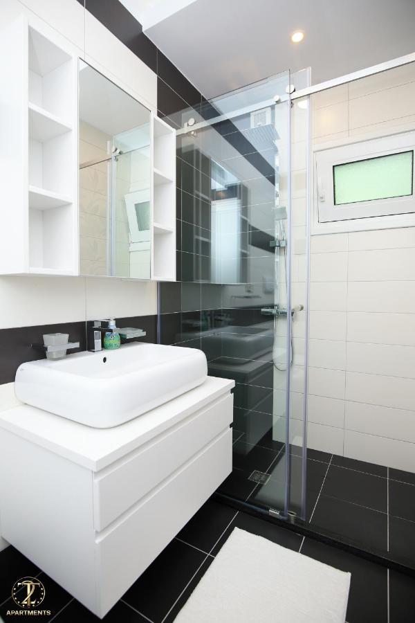 T2 City Apartments Vlorë Esterno foto