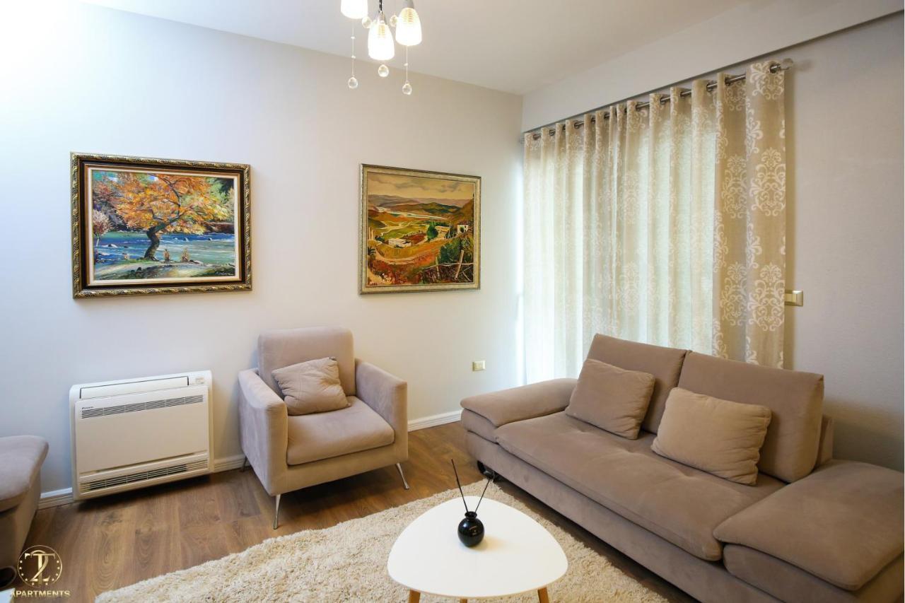 T2 City Apartments Vlorë Esterno foto