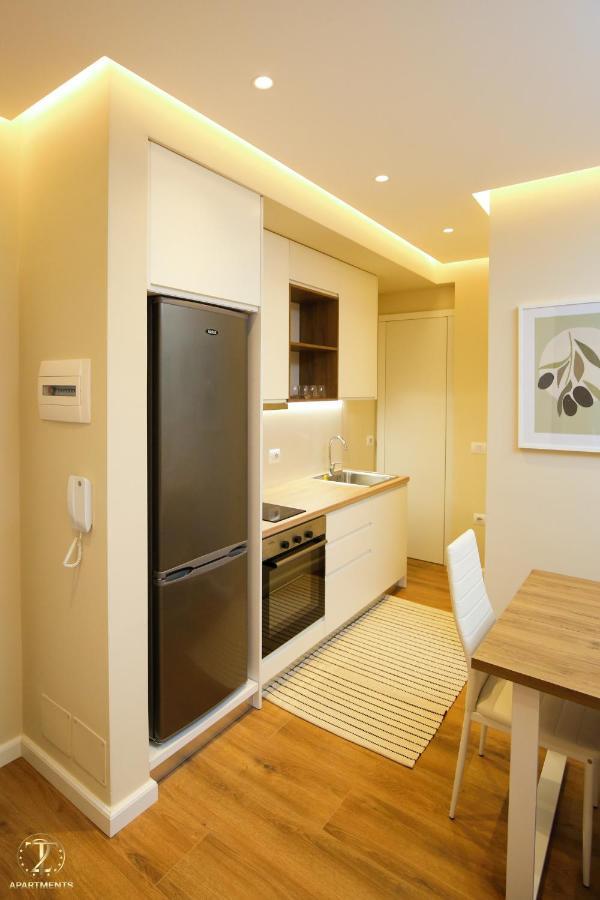 T2 City Apartments Vlorë Esterno foto