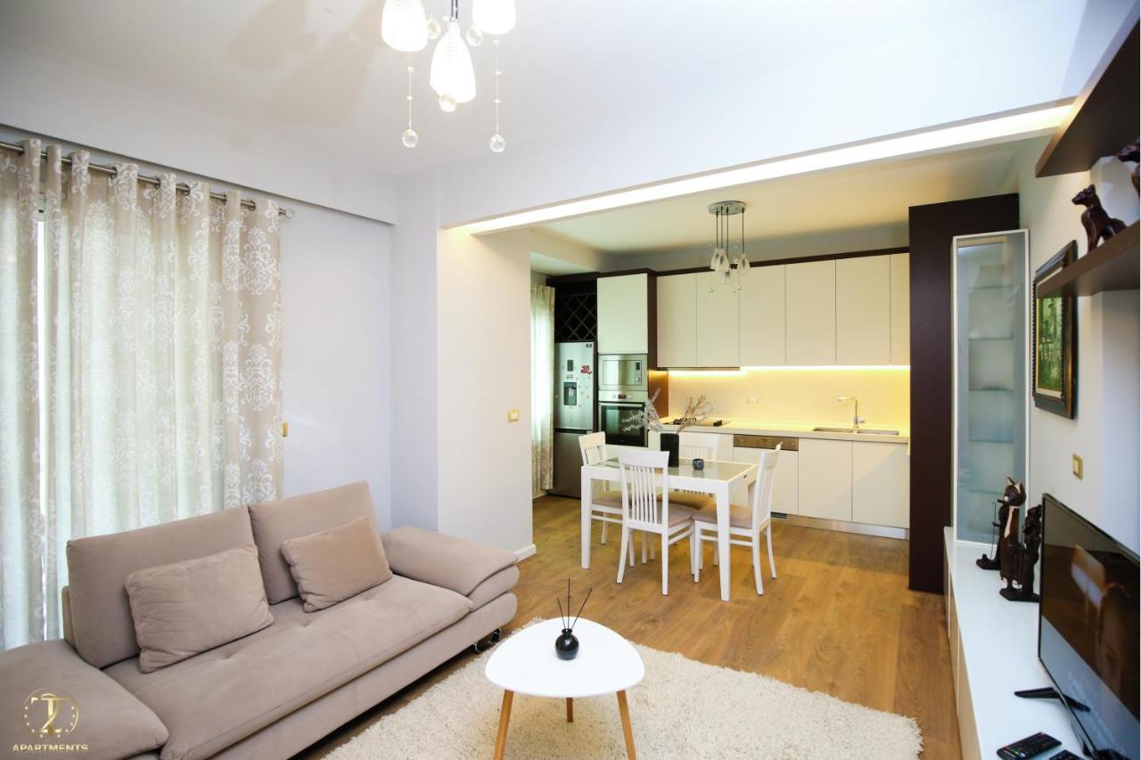 T2 City Apartments Vlorë Esterno foto