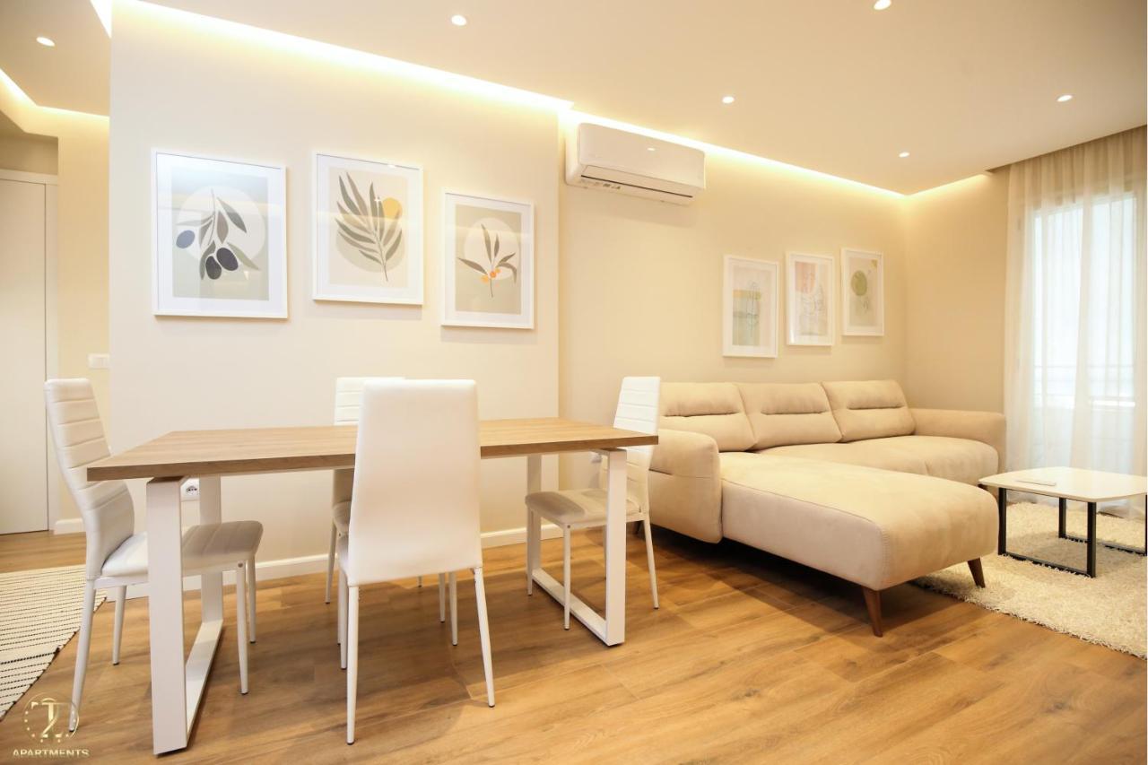T2 City Apartments Vlorë Esterno foto