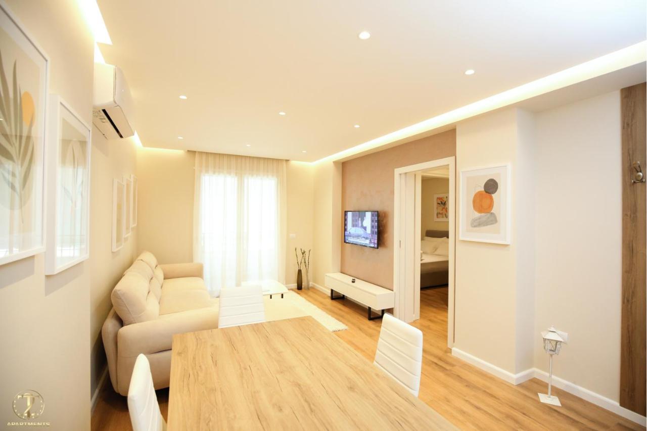 T2 City Apartments Vlorë Esterno foto