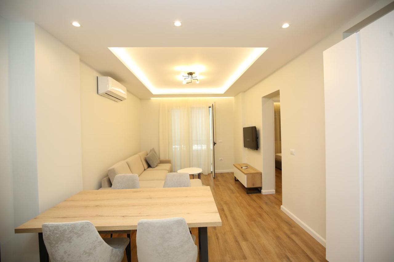 T2 City Apartments Vlorë Esterno foto