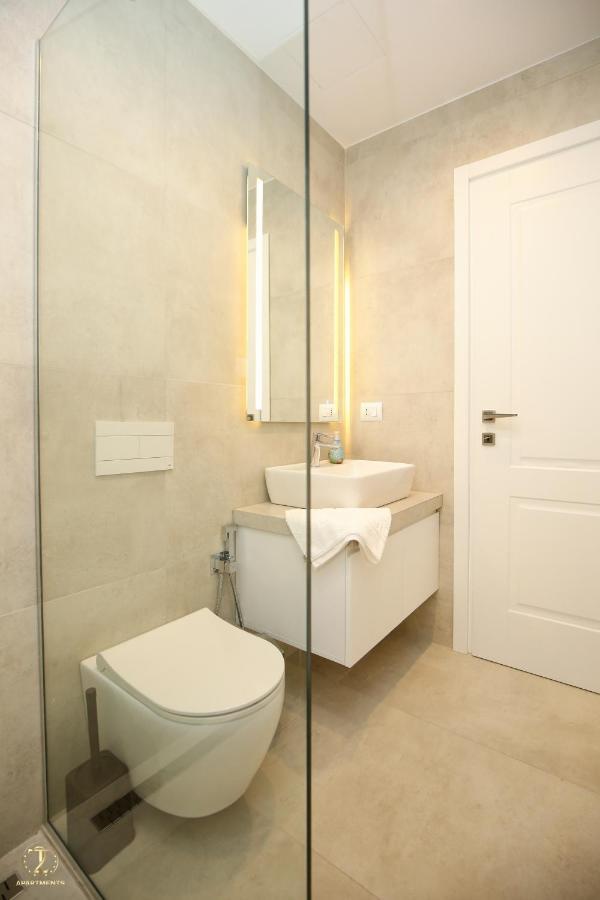 T2 City Apartments Vlorë Esterno foto