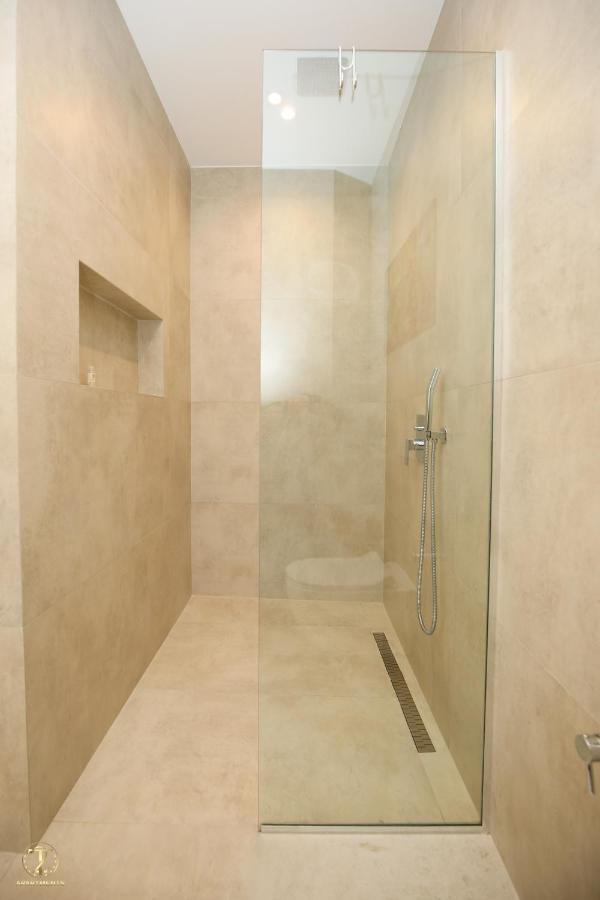 T2 City Apartments Vlorë Esterno foto