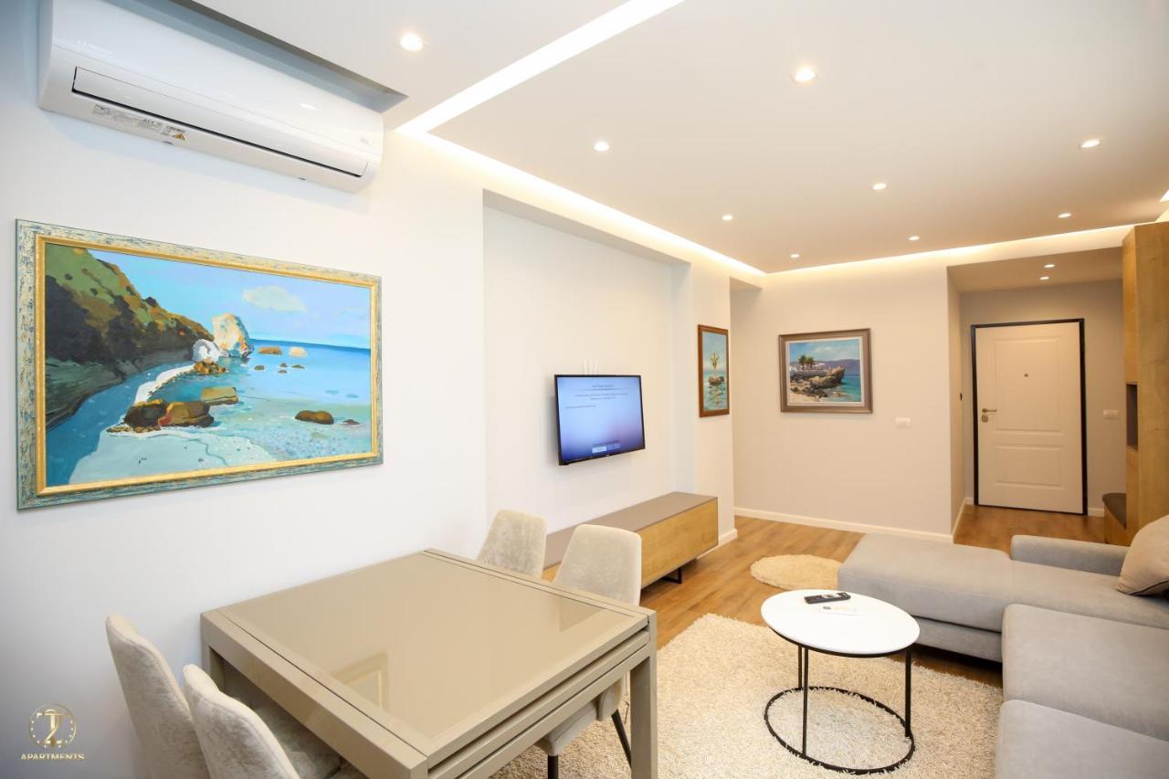 T2 City Apartments Vlorë Esterno foto