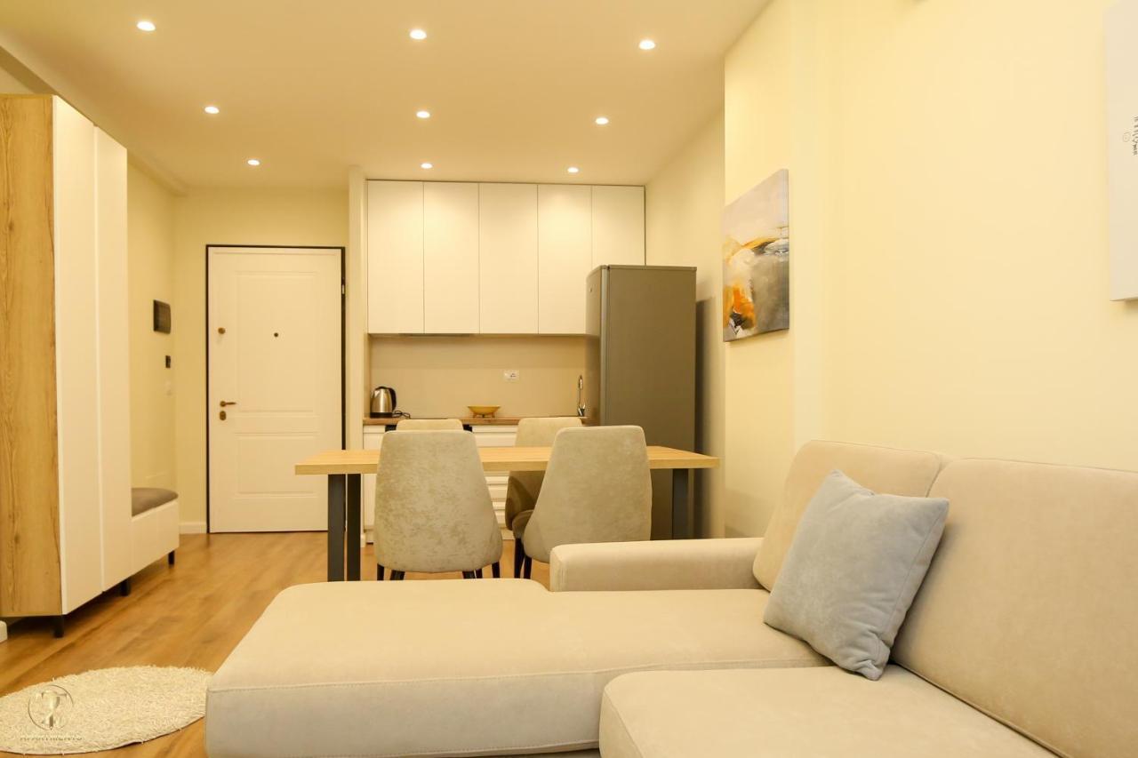 T2 City Apartments Vlorë Esterno foto