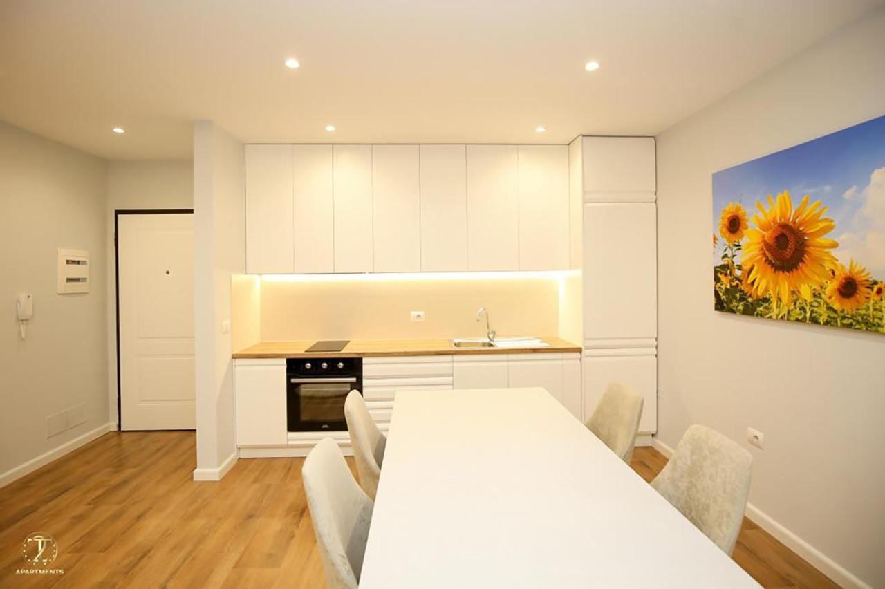 T2 City Apartments Vlorë Esterno foto