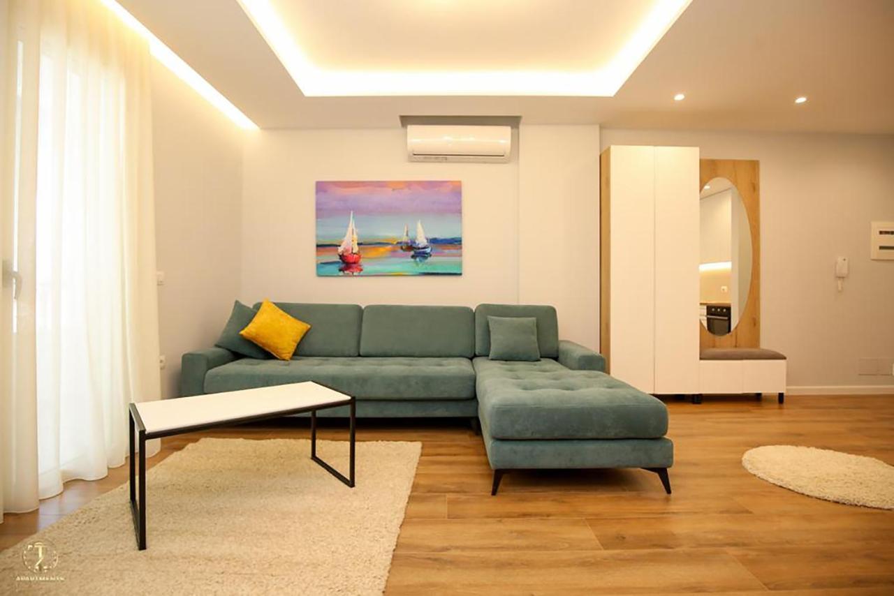 T2 City Apartments Vlorë Esterno foto