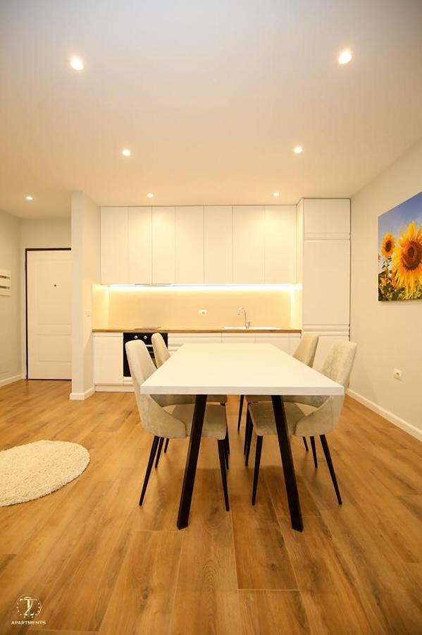 T2 City Apartments Vlorë Esterno foto