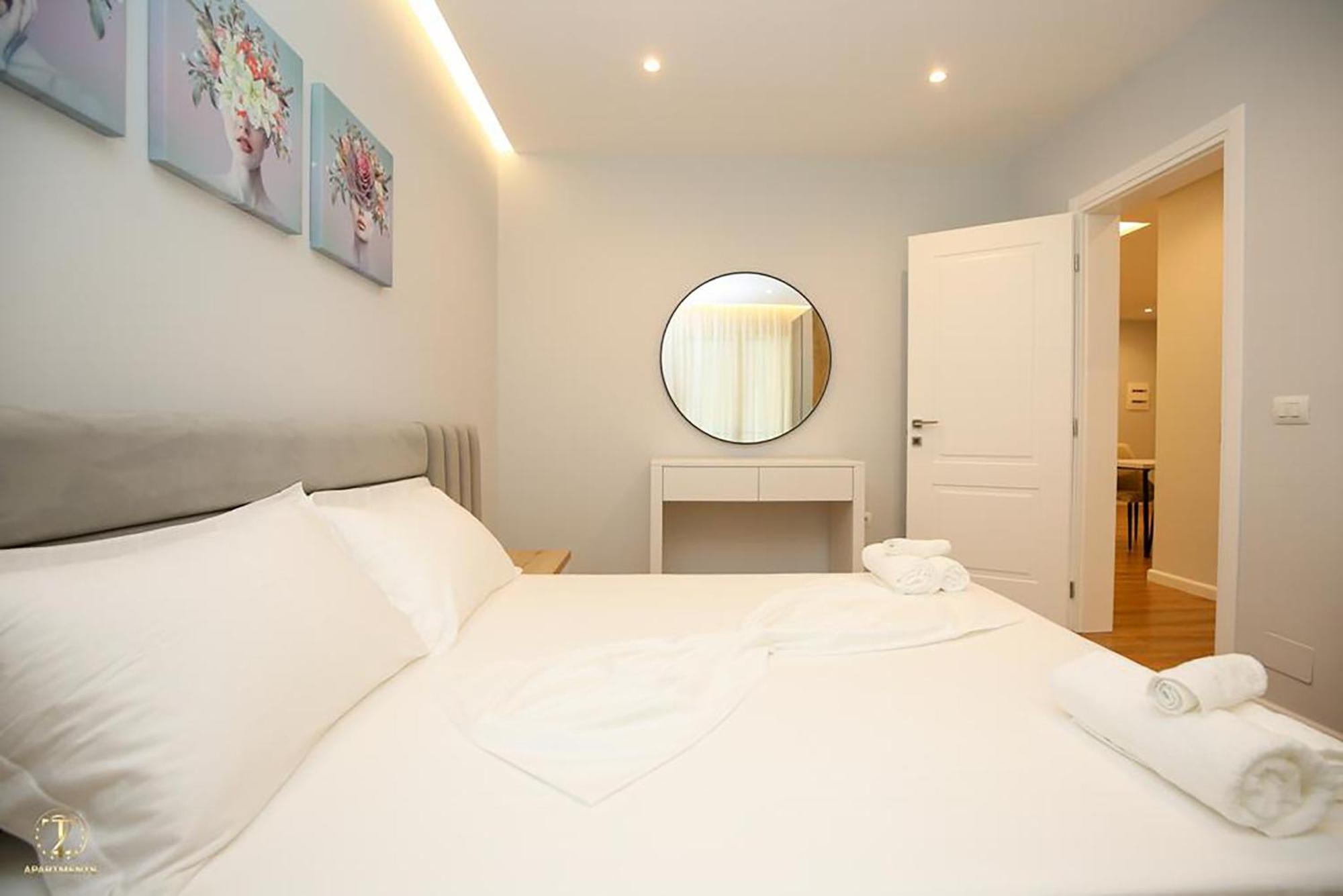 T2 City Apartments Vlorë Esterno foto