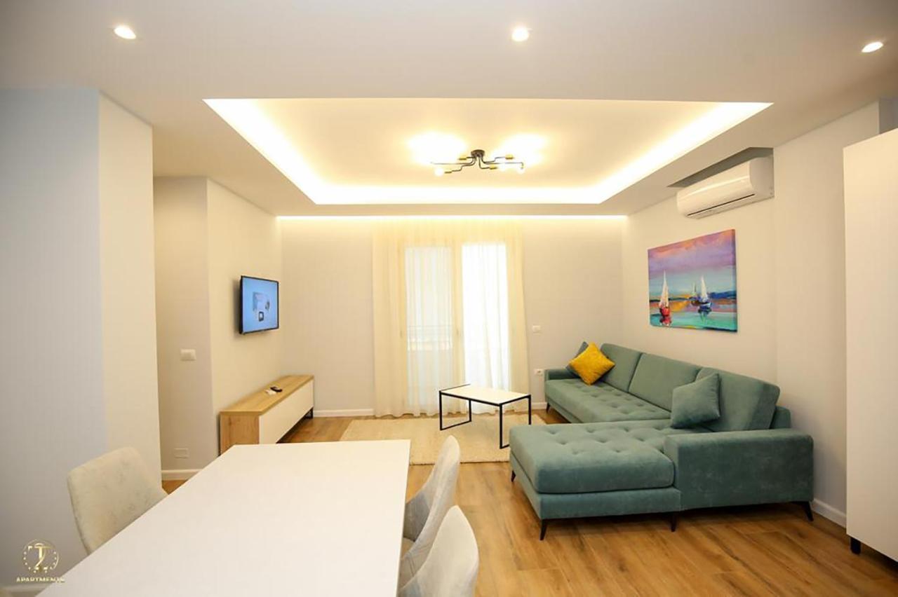 T2 City Apartments Vlorë Esterno foto