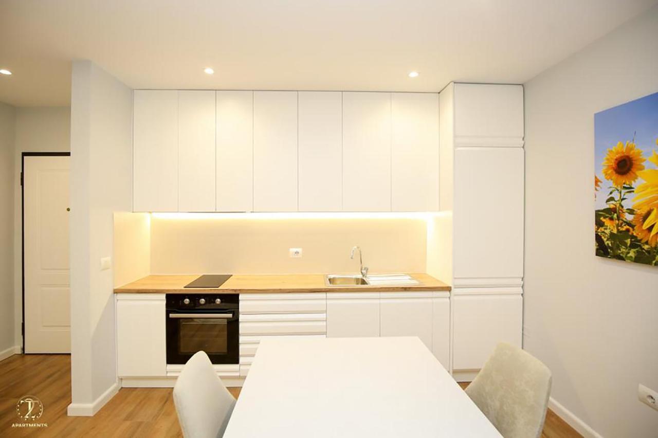 T2 City Apartments Vlorë Esterno foto