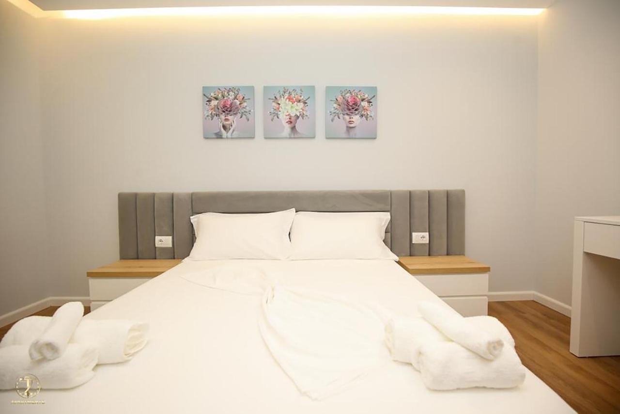 T2 City Apartments Vlorë Esterno foto