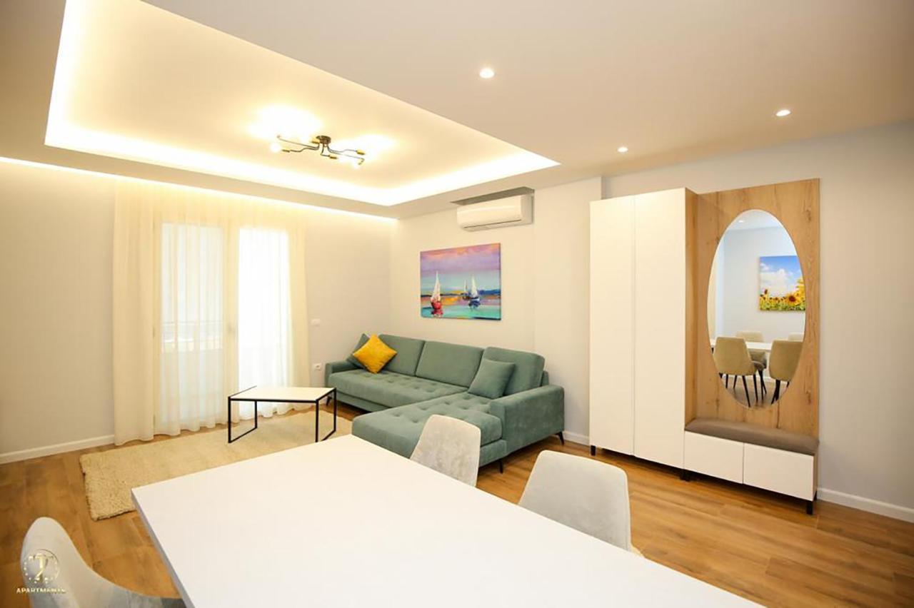 T2 City Apartments Vlorë Esterno foto